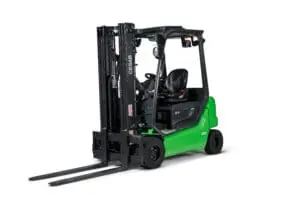 Groene CESAB B4-20L elektrische heftruck, linker-vooraanzicht op witte achtergrond. — Prins Maasdijk