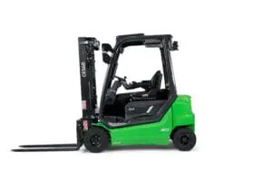 Groene CESAB B4-20L elektrische heftruck, zijaanzicht op witte achtergrond. — Prins Maasdijk