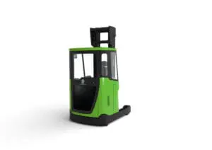 CESAB R300 elektrische reachtruck met gesloten cabine in groen, driekwart achteraanzicht op witte achtergrond | Prins Maasdijk