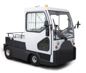 De CESAB TE152 elektrische trekker is een veelzijdige oplossing voor het verplaatsen van zware lasten binnen magazijnen, productieomgevingen en logistieke centra. Deze trekker is ontworpen voor continu gebruik en biedt een goede balans tussen kracht, wendbaarheid en comfort. Met een trekvermogen tot 15.000 kg levert de TE152 betrouwbare prestaties bij het transporteren van karren en goederenstromen. Dankzij de zitbediening en stabiele 4-wiel constructie werk je comfortabel en gecontroleerd, ook bij langere afstanden en intensieve inzet. De combinatie van elektrische aandrijving en robuuste bouw maakt deze trekker een efficiënte keuze voor intern transport.
