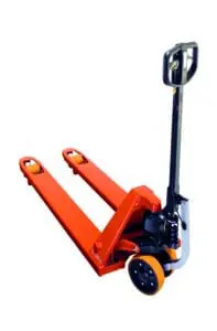 BT Pro Lifter LHM230P manuele palletwagen met 2300 kg capaciteit en ergonomische dissel, schuine vooraanzicht op witte achtergrond | Prins Maasdijk