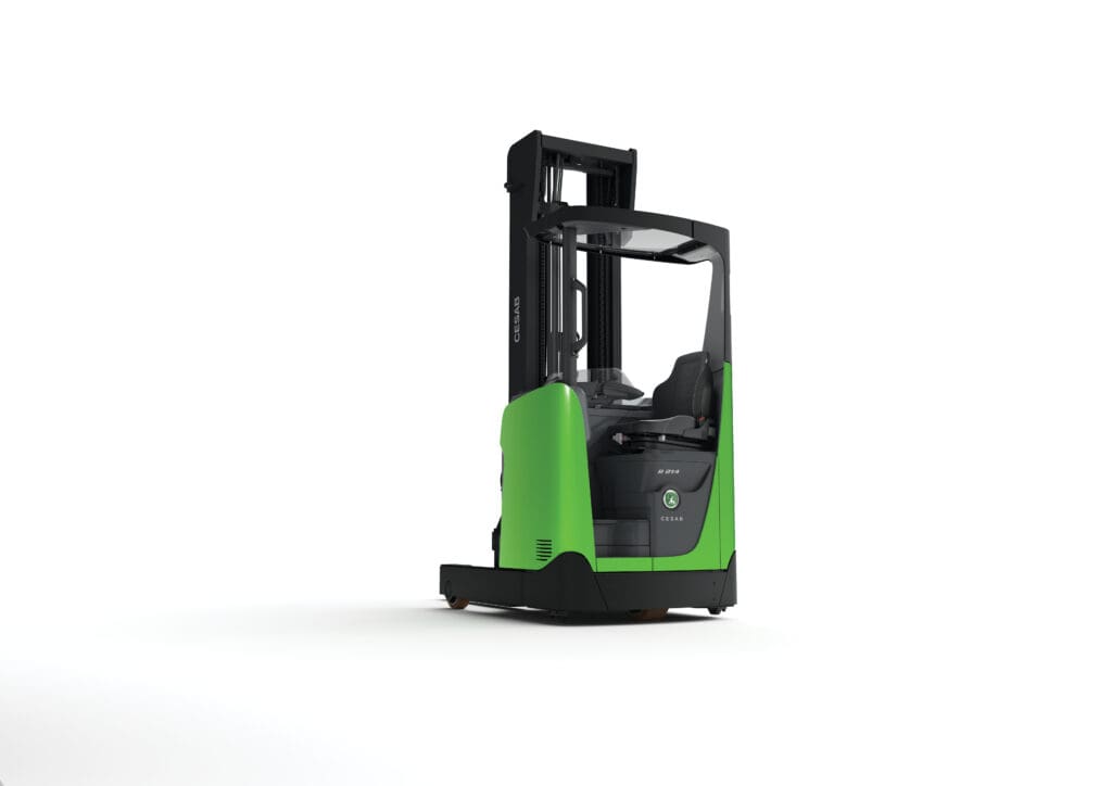 CESAB R200 reachtruck met 1.400 tot 1.600 kg capaciteit en hefhoogte tot 8.5 meter. Ideaal voor smalle gangpaden.