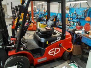 EP EFL253B – Vorkheftruck Elektro